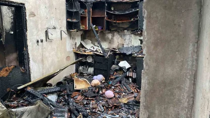 Kocaeli’yi fırtına vurdu: Evlerin çatıları uçtu, vatandaş tenteyle birlikte savruldu