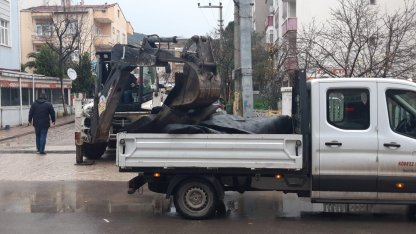 Körfez’de şiddetli fırtınada çatılar uçtu, araçlar hasar gördü