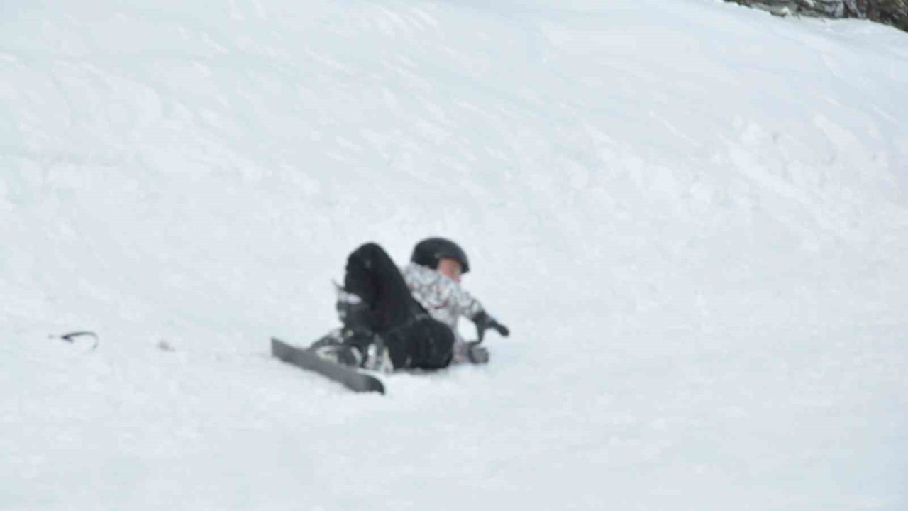 Kristal karın merkezi Sarıkamış’a kayakseverlerden yoğun ilgi