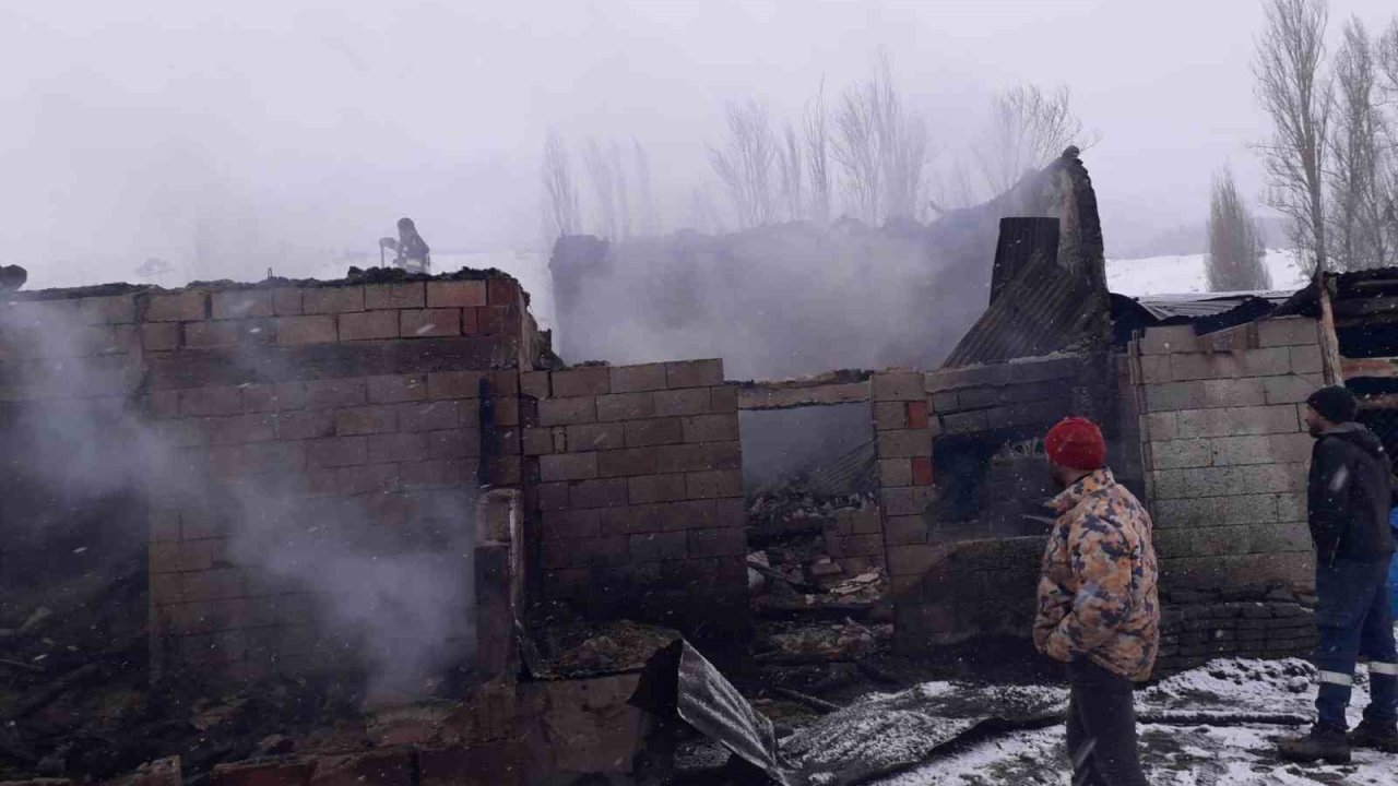 Mahallede korkutan yangın