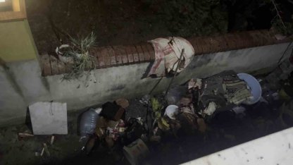 Mahalleliyi panikleten yangın, itfaiyenin müdahalesiyle son buldu