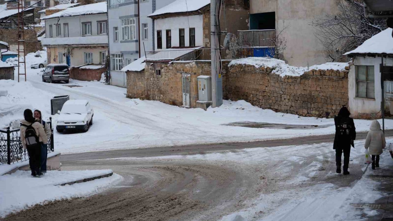 Meteorolojiden Bayburt için buzlanma, don ve çığ uyarısı