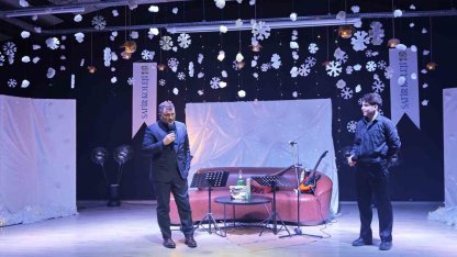 Milletvekili oğluyla aynı sahnede şiir okudu