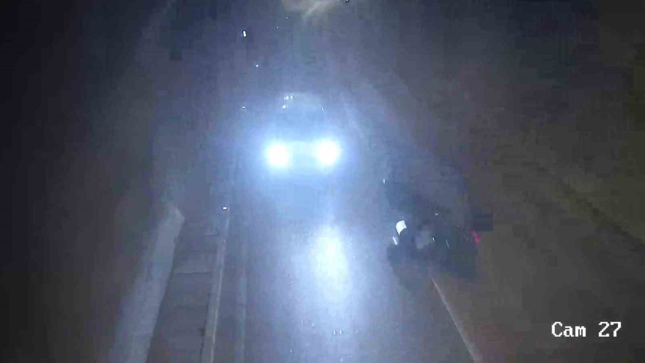 Motosiklet tünelde sollama yaparken devrildi