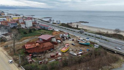 Of’tan Senegal’e balıkçı teknesi ihracatı