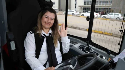 Öğretmenliği bıraktı, otobüs direksiyonuna geçti
