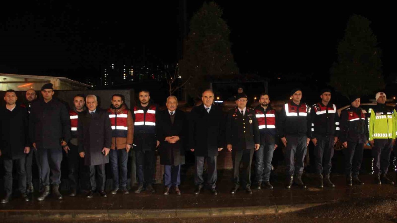 Ordu protokolü, görevi başındaki personelin yeni yılını kutladı