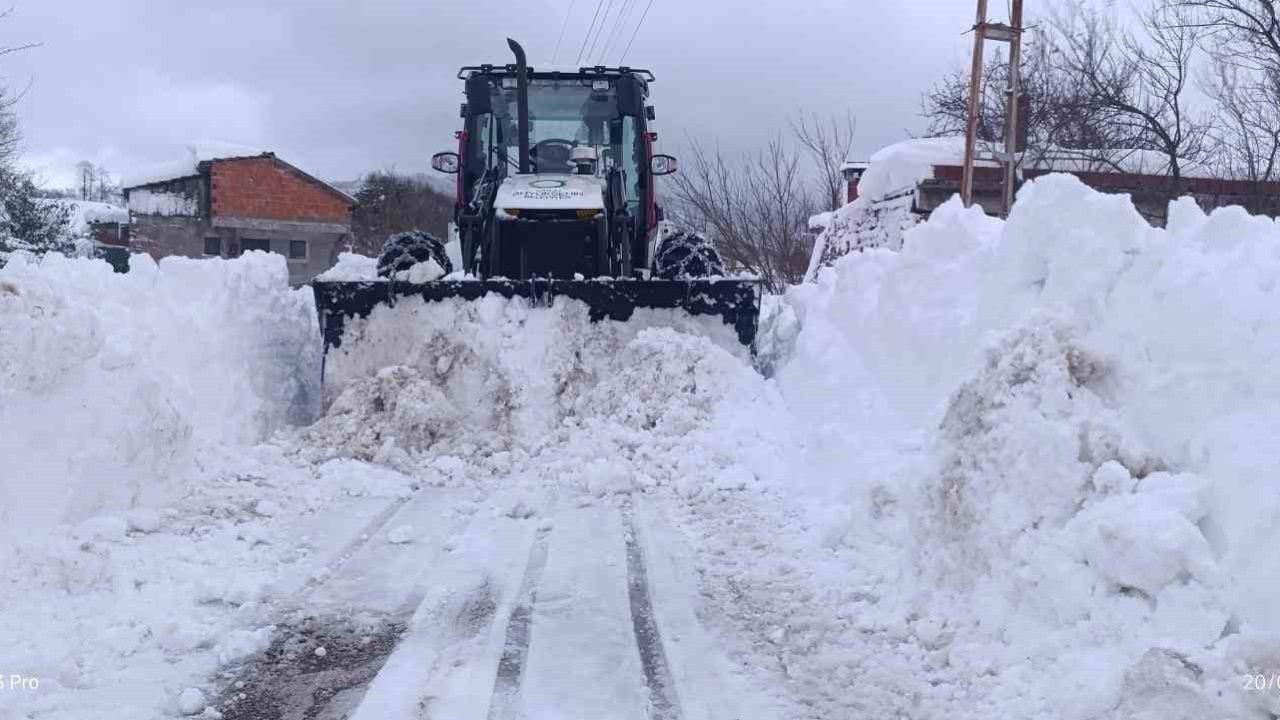 Ordu’da kardan kapanan 692 mahalle yolu 1 günde ulaşıma açıldı