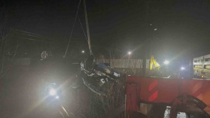 Otomobil çaya uçtu: Baba ve oğlu öldü