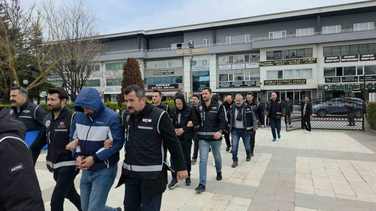 Sahte kimlikle arazi satıp milyonluk vurgun yapmaya çalışan 4 kişi tutuklandı