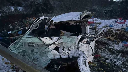 Sakarya’da kamyonet takla attı: Baba ve oğlu yaralandı