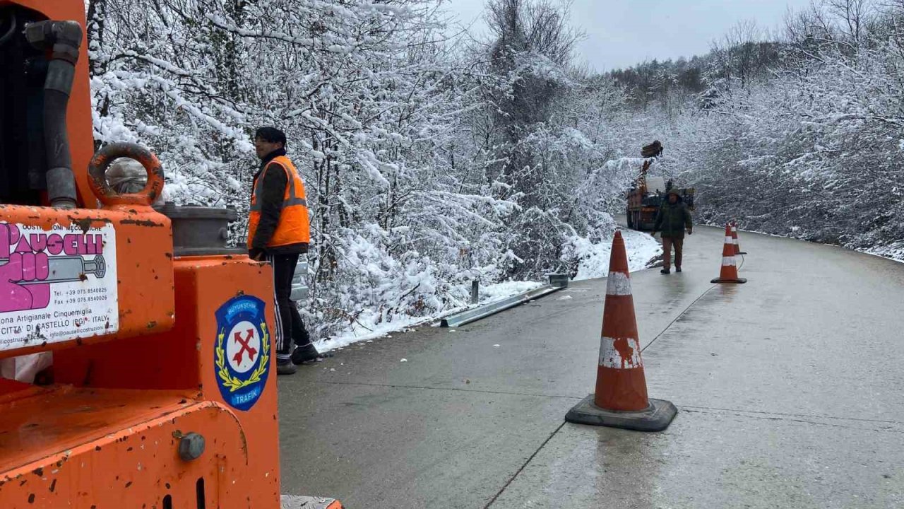 Sakarya’nın 2 ilçesinde 5 bin metrelik oto korkuluk montajı tamamlandı