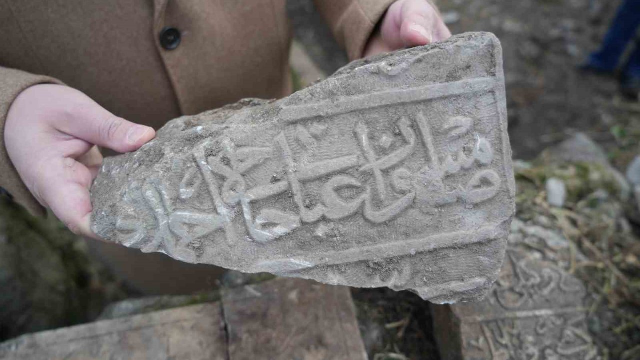 Samsun’da mezarlığın altından tarih çıkıyor: Samsun yazılı mezar kitabesi, yeni tarihi mezarlar