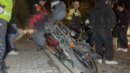 Samsun’da motosiklet servis minibüsüne çarptı: 1 yaralı