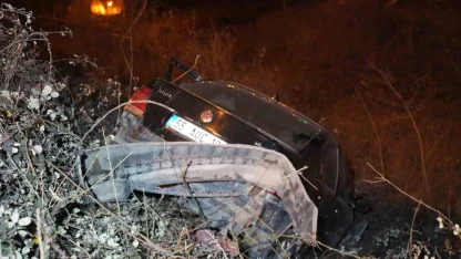 Samsun’da otomobil 3 metre yükseklikten yuvarlandı: Sürücü yara almadan kurtuldu