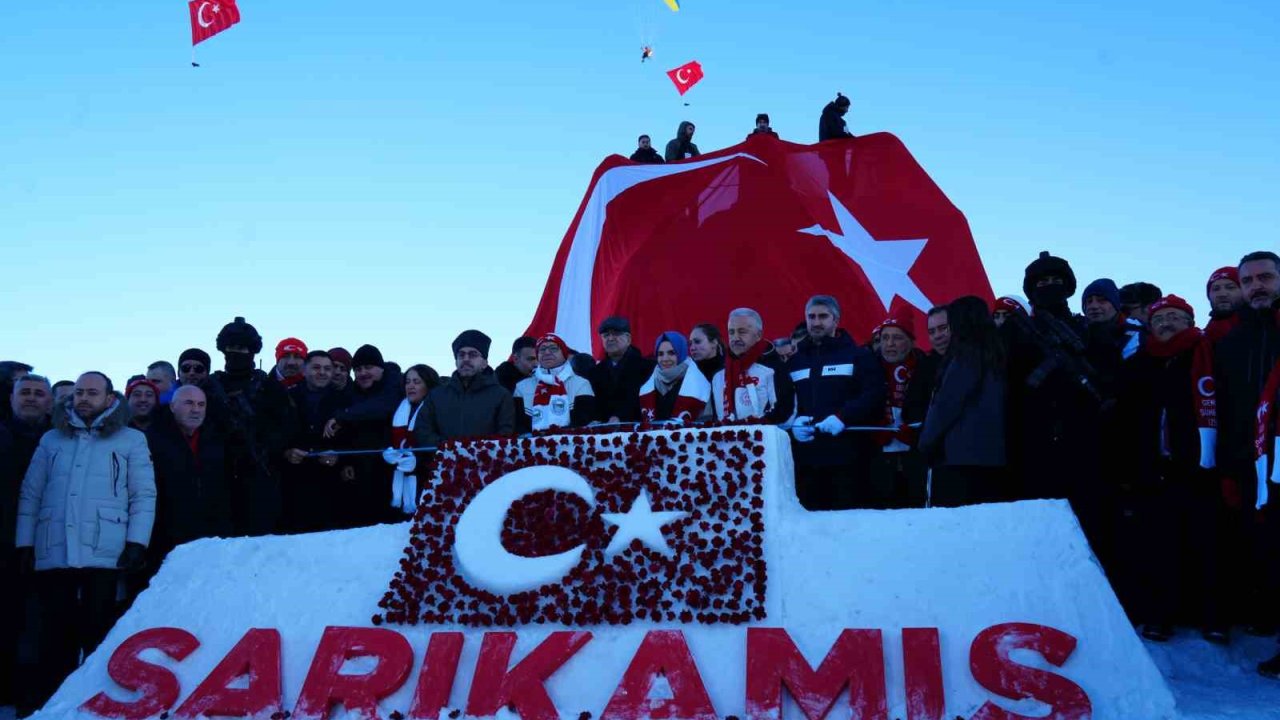 Sarıkamış’ta şehitler anısına kardan heykeller açıldı