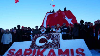 Sarıkamış’ta şehitler anısına kardan heykeller açıldı