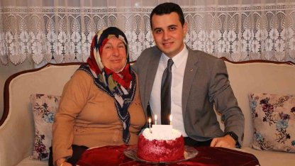 Şehit annesinin 70. doğum gününü kutladı