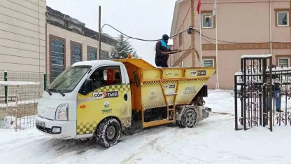 Tokat Belediyesi yoğun kar yağışına karşı tam kadro 7/24 sahada