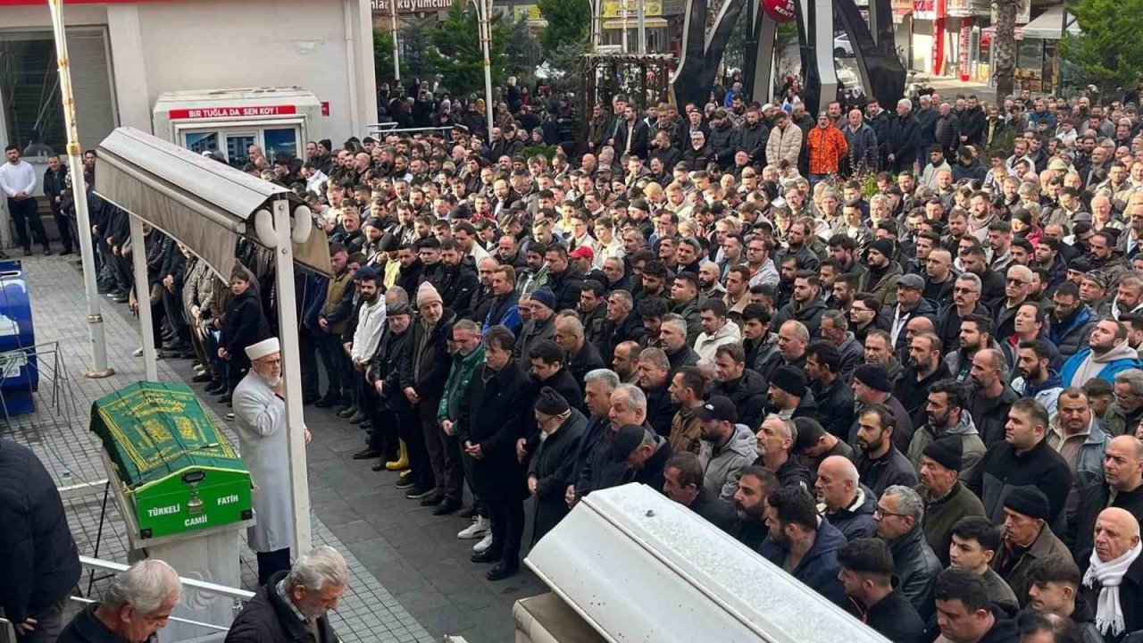 Trafik kazasında hayatını kaybeden muhtar, son yolculuğuna uğurlandı