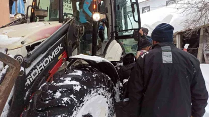 UMKE ekipleri iki hastayı hastaneye ulaştırdı