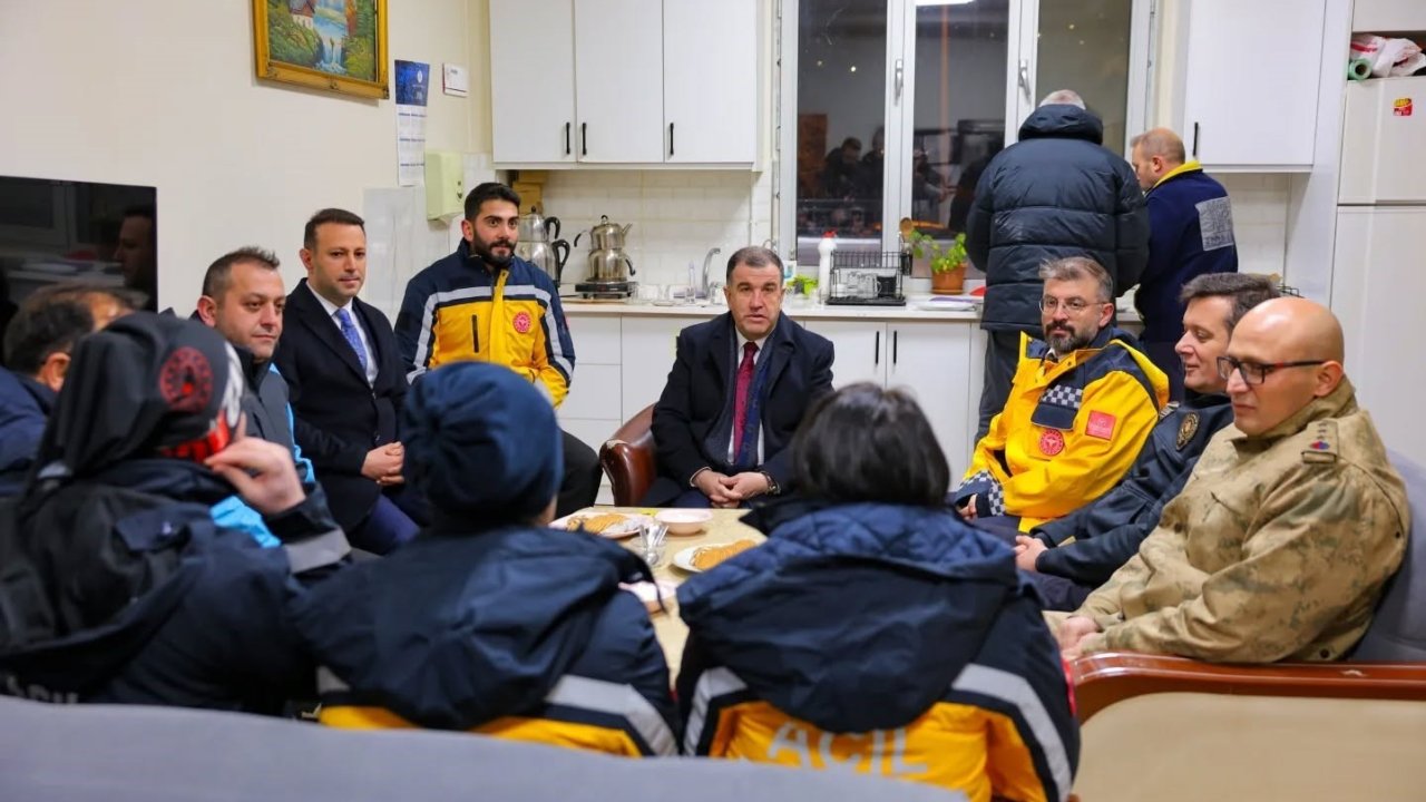 Vali Eldivan’dan sağlık çalışanlarına yeni yıl ziyareti