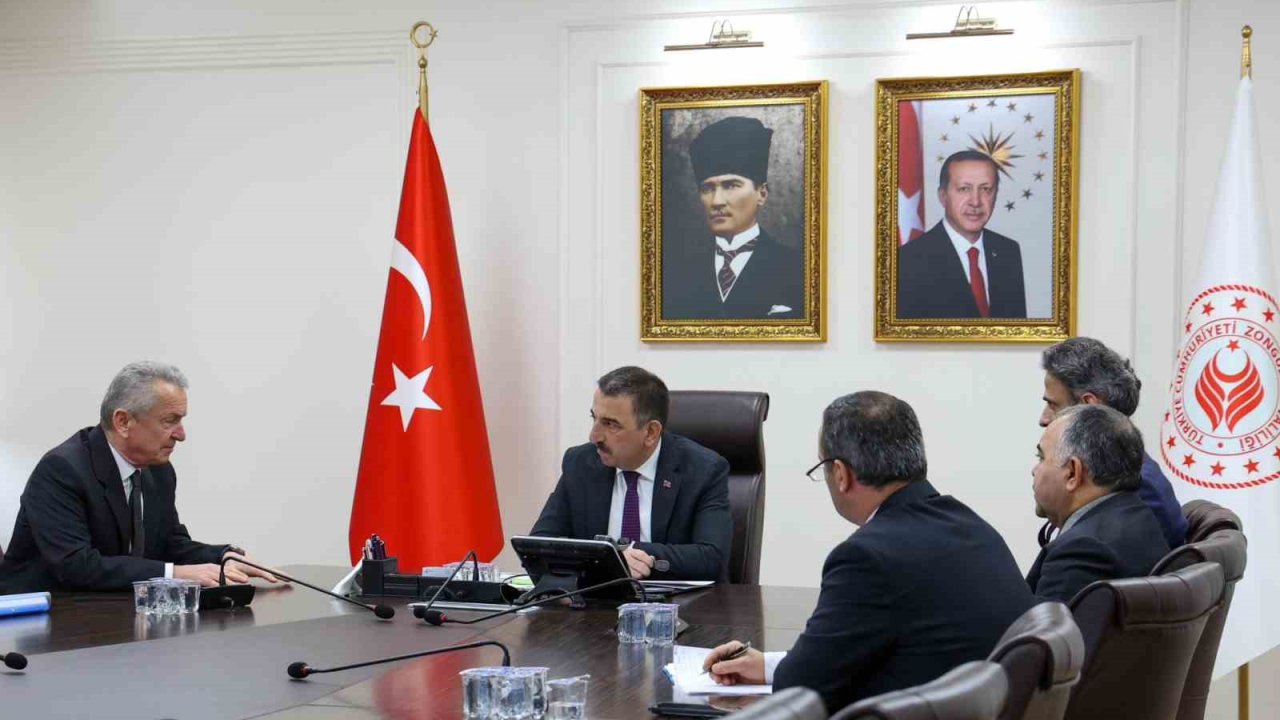 Vali Hacıbektaşoğlu Çaycuma heyetini kabul etti