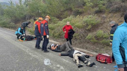 Yabancı öğrencileri taşıyan minibüs şarampole uçtu: 17 yaralı