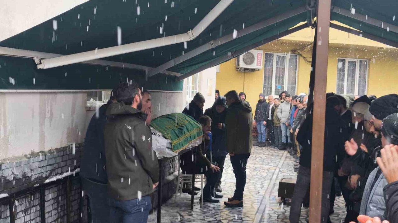 Yanan aracın içinde ölü bulunan genç müteahhit son yolculuğuna uğurlandı