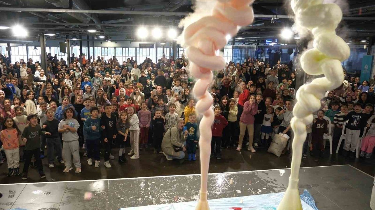 Yarıyıl tatilinde Bilim Merkezi’nde eğlence dorukta