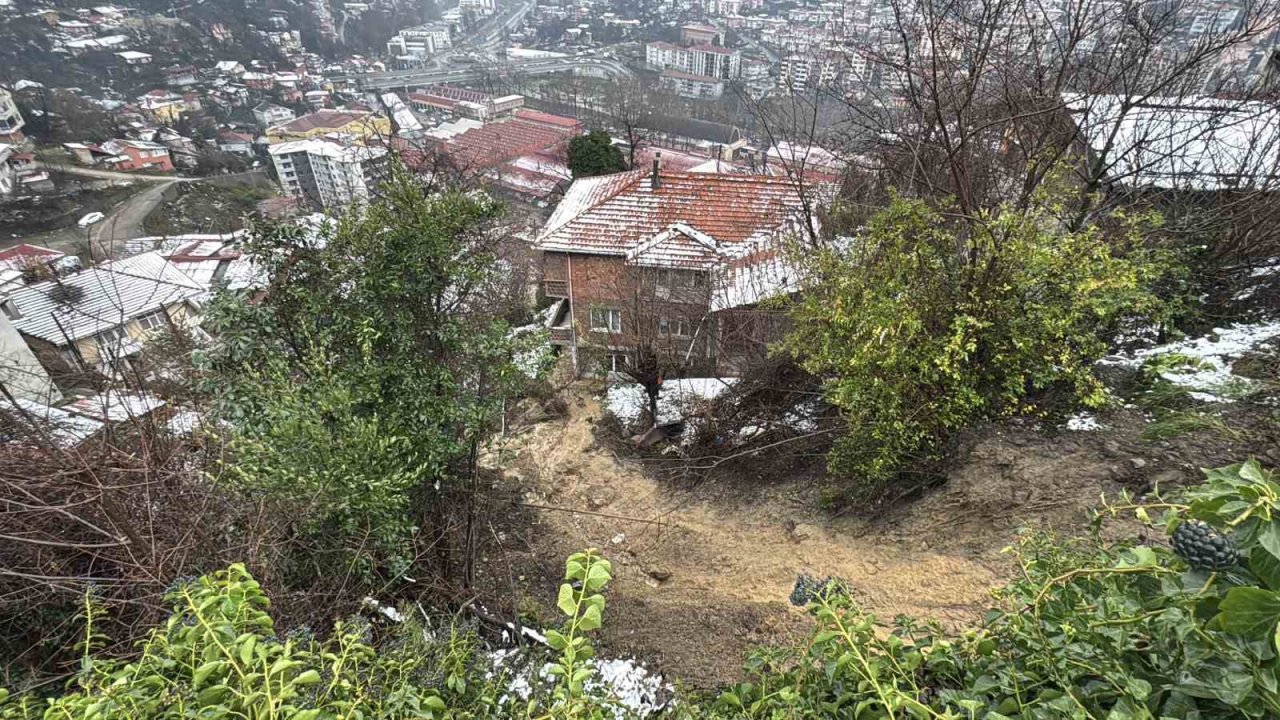Zonguldak’ta heyelan sebebiyle su ve elektrik hattı zarar gördü