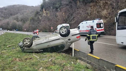Zonguldak’ta takla atan otomobildeki 3 kişi yaralandı
