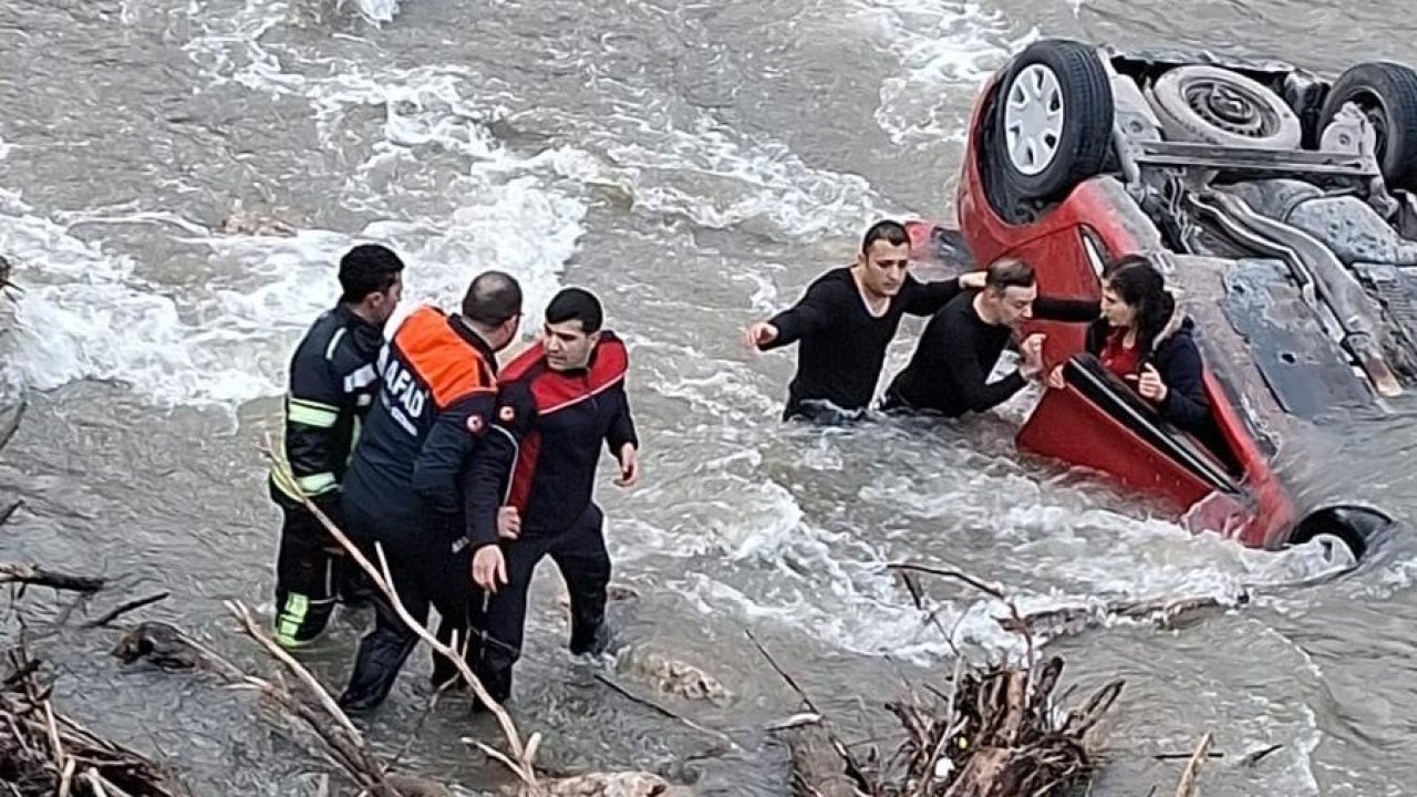 Amasya’da otomobil köprüden Yeşilırmak Nehri’ne uçtu: Anne-kızı ekipler kurtardı