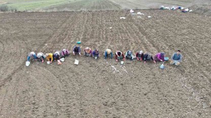 Annenin fedakarlık dolu yolculuğu: Çocukları için megakenti bırakıp toprağa sarıldı