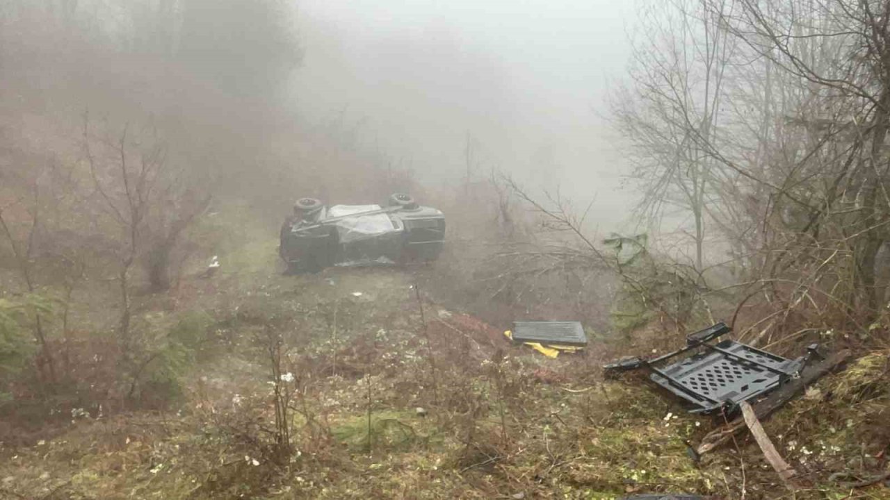 Bartın’da siste yoldan çıkan araç takla attı: 4 yaralı