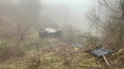 Bartın’da siste yoldan çıkan araç takla attı: 4 yaralı