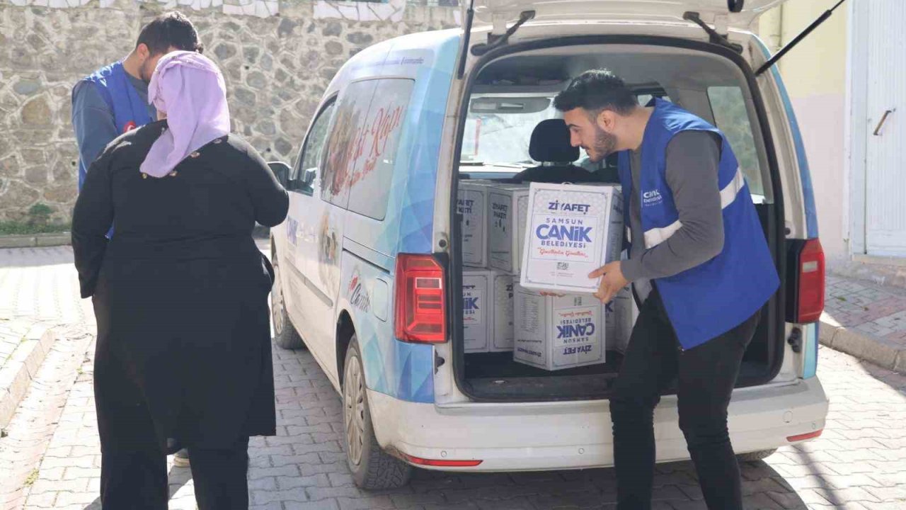 Başkan Sandıkçı: "Sıcak yemek ve diğer desteklerimiz Ramazan ayında da sürecek"