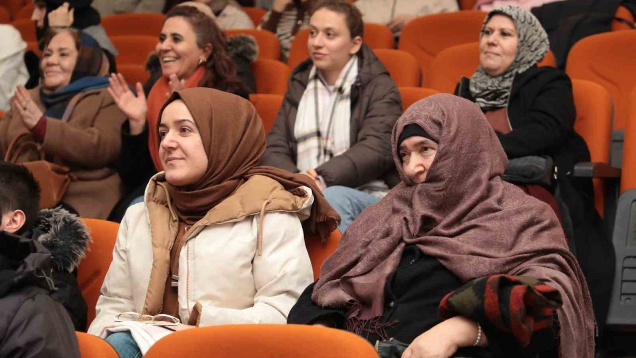 Bayburt’ta ‘Gülümseten Hatıralar’ programı izleyicisiyle buluştu