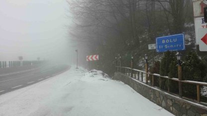 Bolu Dağı’nda hafif kar yağışı ve sis etkili oluyor