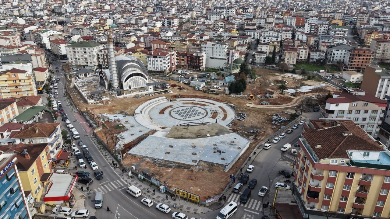 Çayırova’nın yeni meydan projesinde çalışmalar sürüyor