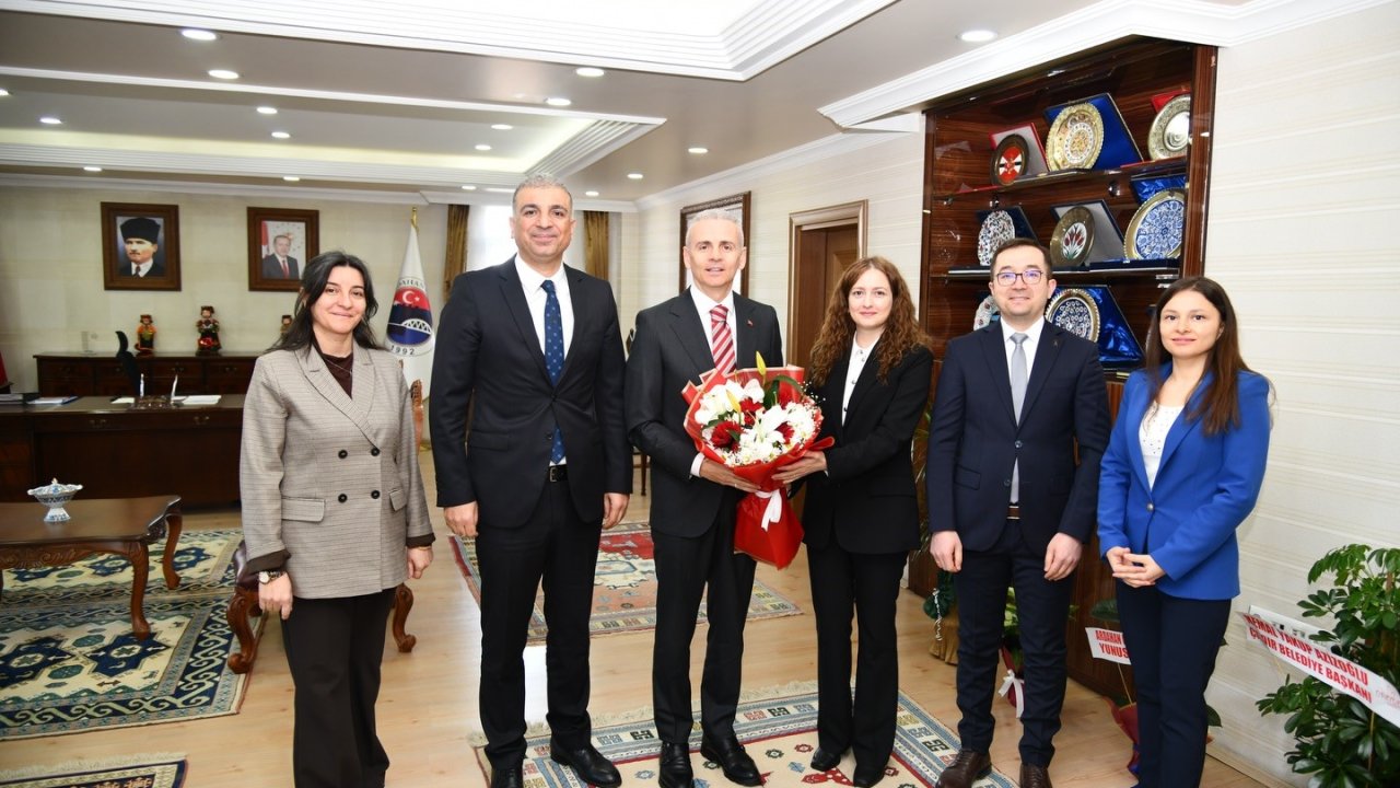 Defterdar Sönmez’den Vergi Haftası dolayısıyla Vali Çiçekli’ye ziyaret