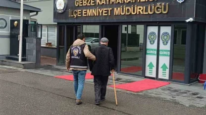 Dolandırıcılıktan aranıyordu, emniyete bastonuyla götürüldü