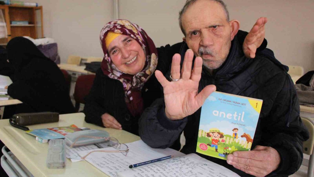 Engelleri aşıp okuma yazma kursuna katıldılar: 30 yıllık çiftten ders alınacak aşk hikayesi