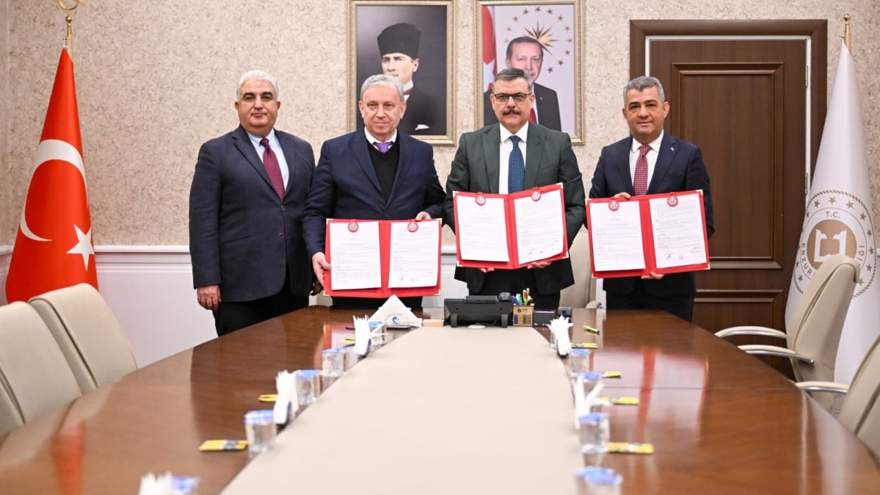 Erzurum’da kapalı spor salonu için imzalar atıldı