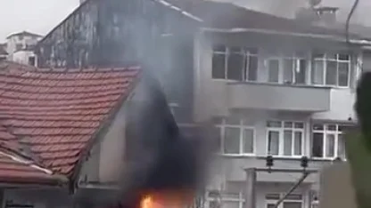 Evde çıkan yangında elektrik kabloları patladı