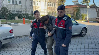 Evinde uyuşturucu ve silahla yakalanan şahıs adliyeye sevk edildi