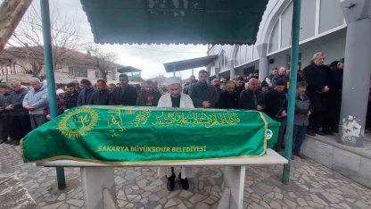 Evinden 20 kamyon çöp çıkarılan yaşlı adam son yolculuğuna uğurlandı