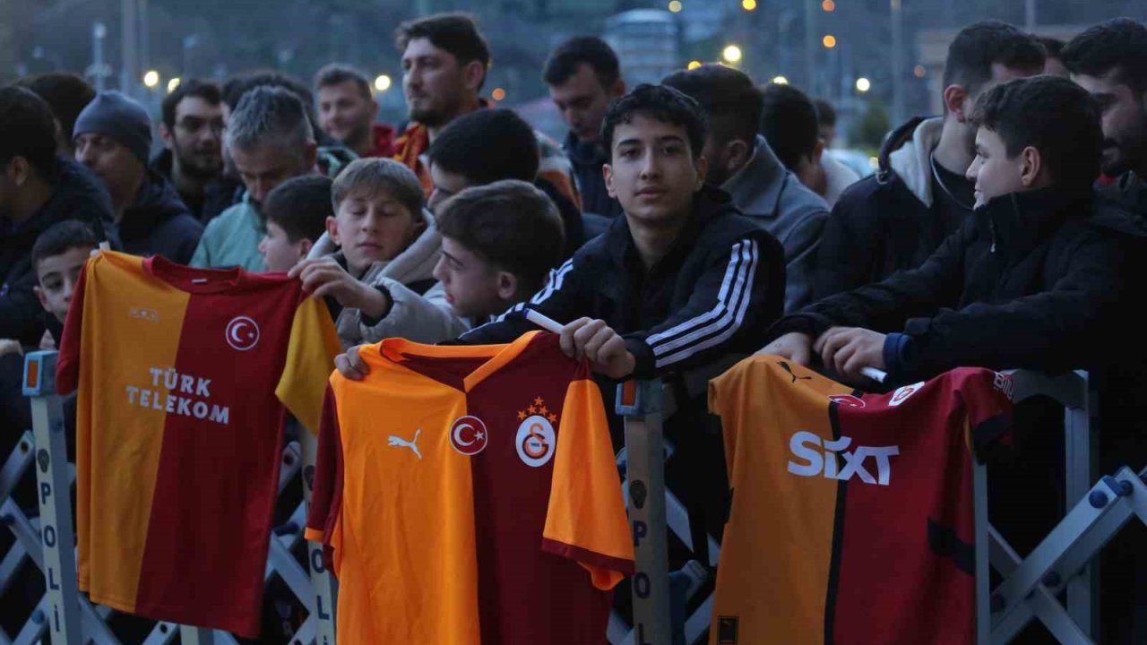 Galatasaray’a, Rize’de coşkulu karşılama