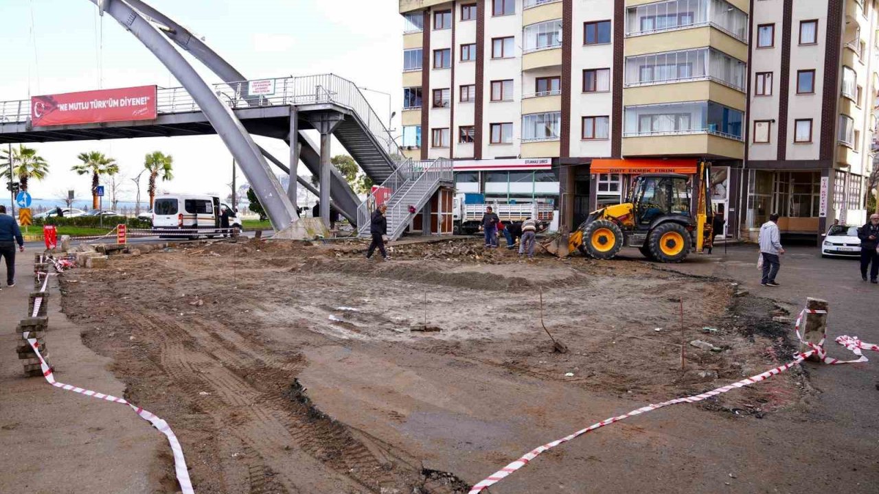 Giresun Belediye Başkanı Fuat Köse, meydan düzenleme çalışmalarını inceledi