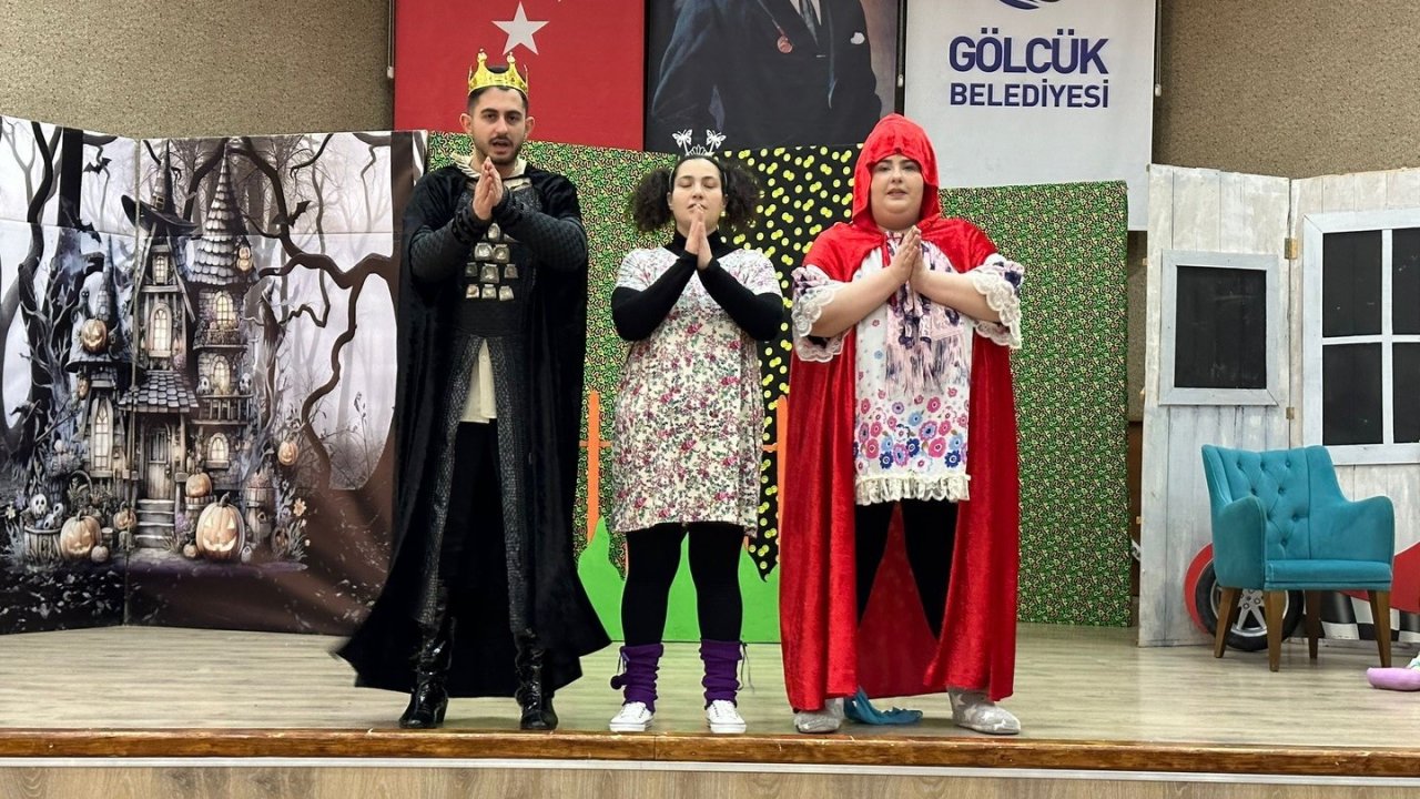 Gölcük’te çocuklar tiyatroyla buluştu